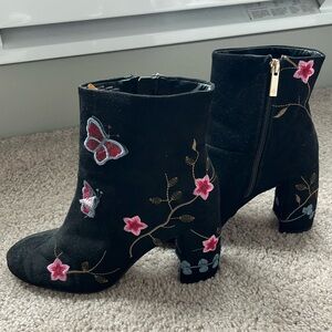 Nanette Lepore embroidered booties size 8M